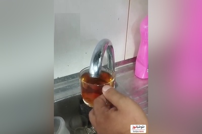 خلاقیت خنده‌دار پدر تبریزی در بحران کم آبی حماسه آفرید/ وقتی شیر آب تبریز هم باشی عاشق چایی هستی😂