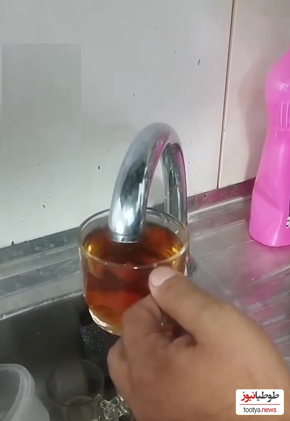 خلاقیت خنده‌دار پدر تبریزی در بحران کم آبی حماسه آفرید/ وقتی شیر آب تبریز هم باشی عاشق چایی هستی😂