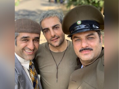 (عکس) قاب زیبایی از 3 بازیگر خوش تیپ ایرانی /حامد کمیلی، سام درخشانی و پژمان جمشیدی در پشت صحنه فیلم ارتش سری