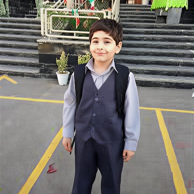 (ویدیو) موقعیت: وقتی ازم میپرسن توی مدرسه چی یاد میگیری؟/ استعداد این بچه واقعا ستودنیه😂