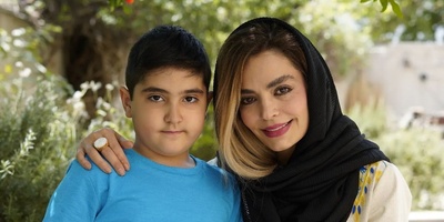 حیوان خانگی بامزه سپیده خداوردی با لباس کیوت صورتی🐶