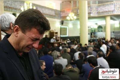 مراسم ختم مادر امیر قلعه‌نویی این چنین برگزار شد؛ از حضور پیمان معادی، عادل فردوسی‌پور، پویا امینی، جواد نکونام و... تا تاج‌گلهای اعیانی و بنرهای تسلیتی که در و دیوار مسجد را پر کرده بود