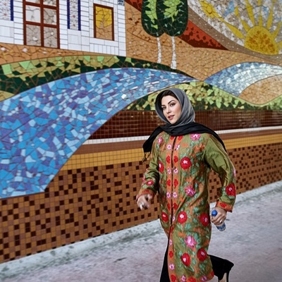 90 درصد زیبایی شهر را مدیون لاله اسکندری هستیم! از اتوبان همت تا تونل کردستان هر جا را ببینی ردی از دست این هنرمند دیده می‌شود!
