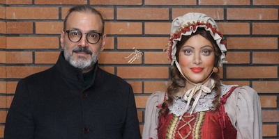 اکران روز با طوطیانیوز: نگاهی به تیپ و استایل ویکتوریایی بهنوش طباطبایی در پشت صحنه نمایش الیور توئیست در کنار مهمان ویژه علیرضا قربانی و سیامک انصاری