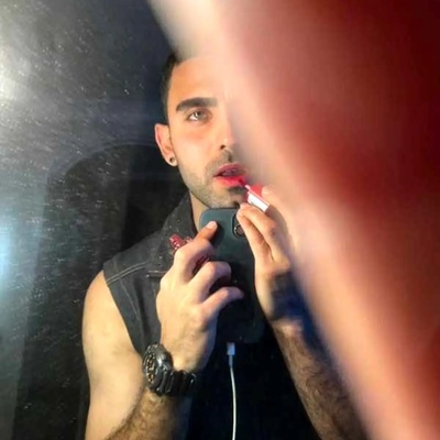 از جیغ‌هایِ بنفش تا ادعایِ مبارزه؛ ماجرای مضحک کسی که از ترس بازداشت، از پنجره آویزان شد+ویدیو