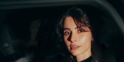 کلاسیکِ چشم‌نواز لاله مرزبان در برابر آوانگاردِ جسور ریما رامین‌فر؛ دو سبک متفاوت، دو نگاه متفاوت به استایل ایرانی در ونیز!