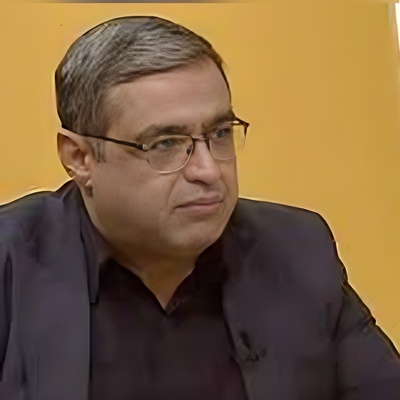 (ویدیو) پیام مخاطب: همسر من توی خونه با من خیلی خوبه، به خانوادش که میرسه وانمود میکنه که منو دوست نداره/ جواب دکتر سعید عزیزی شنیدنیه!