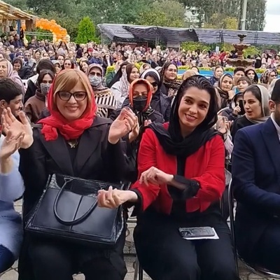 لحظات شاد الیکا عبدالرزاقی در جشنواره آشپزی دوآب رامسر با آهنگ مازندرانی در کنار همشهری های خونگرمش/ الیکا عبدالرزاقی هرجا باشه بساط شادی به راهه😍