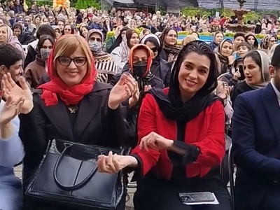 لحظات شاد الیکا عبدالرزاقی در جشنواره آشپزی دوآب رامسر با آهنگ مازندرانی در کنار همشهری های خونگرمش/ الیکا عبدالرزاقی هرجا باشه بساط شادی به راهه😍