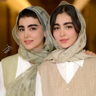 سورپرایز متفاوت دوقلوهای محسن تنابنده برای مادرشان در روز مادر؛ لوکیشن، رستوران و تبریک در قالب شبکه خبر!+ویدیو/ طفلی مامانشون چقدر سورپرایز شد😍