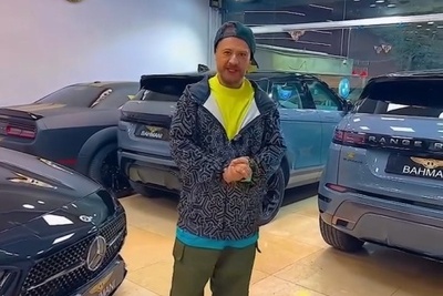 نگاهی به نمایشگاه ماشین های لوکس «علی صادقی»/رنج‌روور، بنز و...