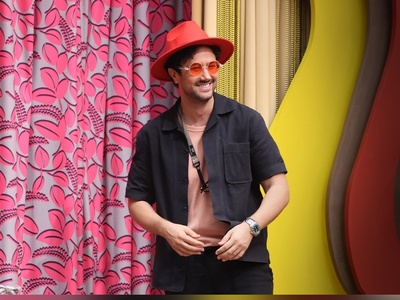 کمدین های خفنی جوکر شاهرخ استخری رو تنها گیر آورده بودند، استخری به زور خودشو نگه داشته+ویدئو