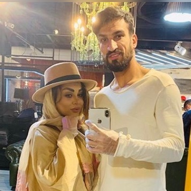 ⁨قصه عاشقانه حسین ماهینی و همسرش: چقدر به من گفتین زن ذلیل درصورتی که زن ذلیل نیستم، عاشقشم! واقعا پشت هر مرد موفق، یک زن تمام عیار ایستاده