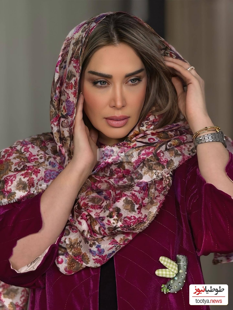 سلفی سارا منجزی پور با میکاپ غلیظ !چقدر چهره‌اش ناز و دلبره😍