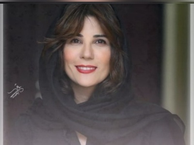 نهایت تلاش سارا بهرامی برای عادی سازی پوشیدن لباس تکراری/ وقتی سارا بهرامی مفهوم «پایداری مد» را زنده می کند+فیلم