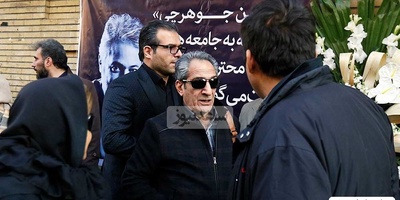 مراسم تشییع و ختم حسن جوهرچی این چنین برگزار شد؛ از چیدن میزعزایی ساده در مسجد تا بی‌قراری دخترش و دلداری دادن جواد هاشمی به پدر حسن جوهرچی+فیلم و عکس