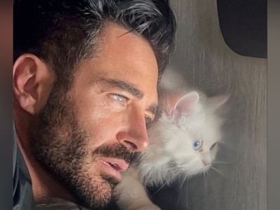 (عکس) شباهت عجیب رنگ چشم محمدرضا گلزار و گربه اش / لاکچری بازی آقای سوپراستار کم بود ست کردن رنگ چشم هم اضافه شد!