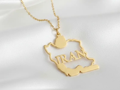 تلفیقِ مدرنیته و سنت در طراحی گردنبند منحصربه‌فرد؛ ابتکار بامزه هنرمند ایرانی در ساخت طلا به شکل نقشه ایران+ویدیو
