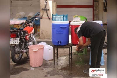 خلاقیت خنده دارجوانان اهوازی برای فرار از گرمای 50 درجه حماسه‌ای آفرید تاریخی/ تنها راه فرار تو گرما فقط همینه