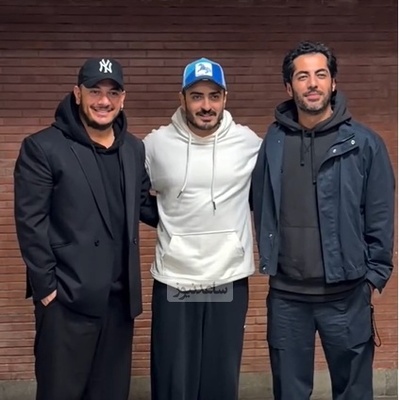 نگاهی به استایل متفاوت نوید پورفرج و اشوان به همراه پدر و مادرش در نمایش کلکسیونر+فیلم/ حال خوب و خنده‌های اشوان در کنار حمیدرضا آذرنگ