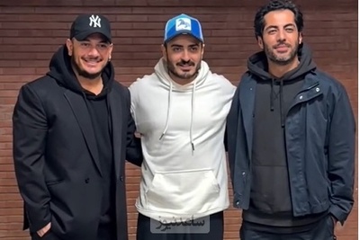 نگاهی به استایل متفاوت نوید پورفرج و اشوان به همراه پدر و مادرش در نمایش کلکسیونر+فیلم/ حال خوب و خنده‌های اشوان در کنار حمیدرضا آذرنگ