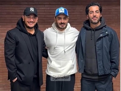 نگاهی به استایل متفاوت نوید پورفرج و اشوان به همراه پدر و مادرش در نمایش کلکسیونر+فیلم/ حال خوب و خنده‌های اشوان در کنار حمیدرضا آذرنگ