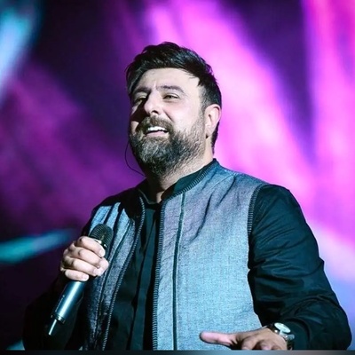 درمانِ دلتنگی با صدایِ مخملی آقای احساس؛ «عشق فوق‌العاده» اثر پرطرفدار محمد علیزاده را  بشنوید/کی می خوای بشینی تا من واست از خودم بگم باز...