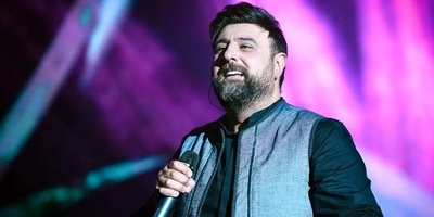 درمانِ دلتنگی با صدایِ مخملی آقای احساس؛ «عشق فوق‌العاده» اثر پرطرفدار محمد علیزاده را  بشنوید/کی می خوای بشینی تا من واست از خودم بگم باز...