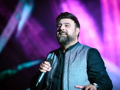 درمانِ دلتنگی با صدایِ مخملی آقای احساس؛ «عشق فوق‌العاده» اثر پرطرفدار محمد علیزاده را  بشنوید/کی می خوای بشینی تا من واست از خودم بگم باز...