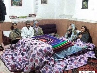 (ویدئو) یادی کنیم از ناهار لاکچری ظهر جمعه خونه مادربزرگ دهه شصتی‌ها/ نگاه پر محبت و لبخند پدربزرگ😍