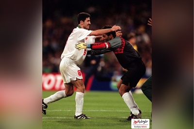 نگاهی به کیک تولدخاص و  منحصر به فرد عقاب آسیا، احمدرضا عابدزاده/ قابی زیبا به همراه علی دایی، کریم باقری و افشین پیروانی