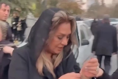 فیلم و عکس/نگاهی به تیپ و استایل هنرمندان و بازیگران ایرانی حاضر در مراسم یادبود هادی مرزبان/ مازیار لرستانی، نسرین مقانلو، آشا محرابی، حامد کمیلی و...