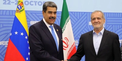 برای اولین بار رئیس‌جمهور با یک ربات رقصید! +فیلم