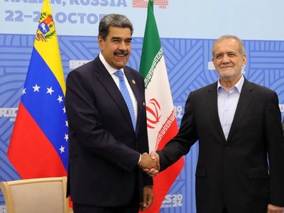 برای اولین بار رئیس‌جمهور با یک ربات رقصید! +فیلم