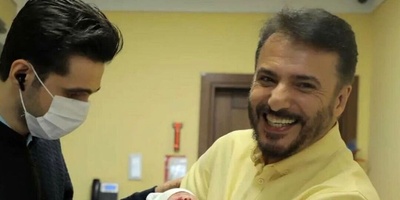 کیف کوک و حال خوب سید جواد هاشمی در اولین روز به دنیا آمدن نوه اش/ ماشالا از چشم بد دور باشه😍🧿