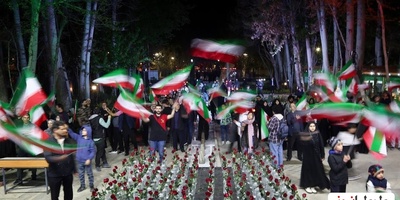 بازیگران و هنرمندانی برای ادای احترام به شهدای میناب در باغ فردوس گرد هم آمدند
