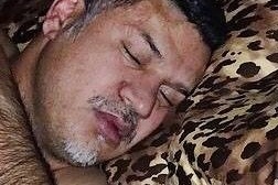 شوخی با خوابیدن علی دایی در مراسم قرعه کشی جام جهانی/ بنده خدا رو دو دقیقه وِل نمیکنن به حال خودش😂+فیلم