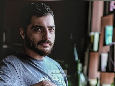 خونه زندگی گرم و صمیمانه سجاد بابایی بازیگر سریال شغال/ کتابخونه پر، آلات موسیقی، لوستر اعیانی، طناب دار آویزان و...+عکس