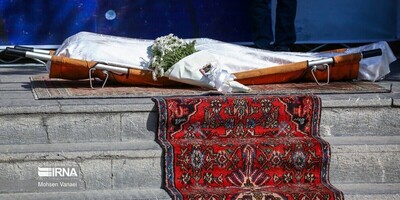 (تصاویر) 9 تا از باور نکردنی ترین مراسم غیرعادی که در برخی مناطق جهان جانشین دفن کردن مردگان شده است/ روی کسانی که مرده‌هاشونو میسوزونن رو سفید کردن کلا