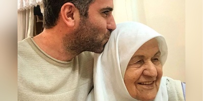 نگاهی به خونه ایرانی پسند حبیب "لیسانسه ها" در کنار مادربزرگ زیبا و بااصالتشان/با چیدمان سنتی و آنتیک و پر از حس خوب+ تصاویر