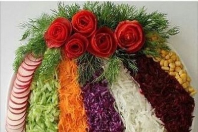 15 مدل تزئین سالاد برای مهمانی ها و دورهمی ها + عکس / هر خانم خوش سلیقه‌ای حتما باید اینا رو یبار هم که شده امتحان کنه