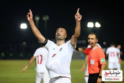 خلاقانه‌ترین روش‌های فوتبالیست‌های ایرانی برای اعلام خبرِ بابا شدن در زمین فوتبال+عکس