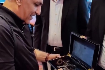 رونمایی از مدل ماشین کراس اور مهران مدیری در لاکچری‌ترین مجتمع خودرویی ایران/ دارندگی و برازندگی