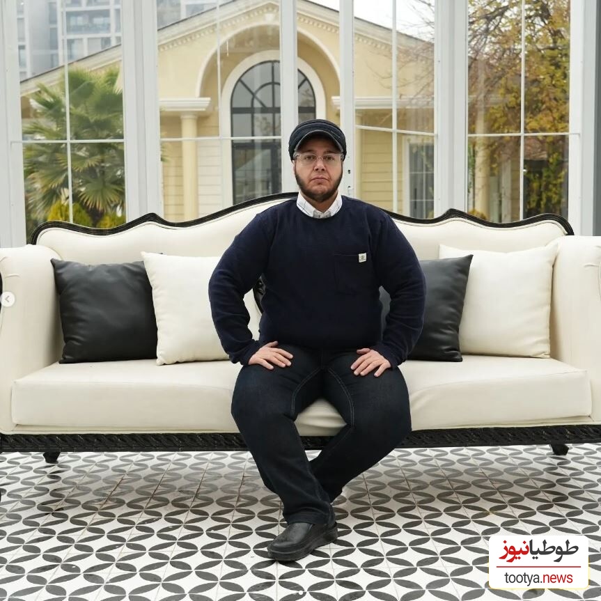 (ویدئو) نگاهی به دکوراسیون خونه و زندگی مازیار لرستانی مزین به تابلو فروَهَر، کتابخونه عظیم الجثه، حوض آب وسط پذیرایی، ساعت دیواری قاصدکی و...