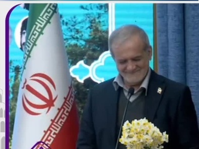 پزشکیان این بار نتوانست جلوی خنده‌هایش را بگیرد؛ شوخی شاعر مشهدی با مجردی و تنها بودن رئیس‌جمهور در یک جلسه رسمی اشک همه را درآورد+ویدیو