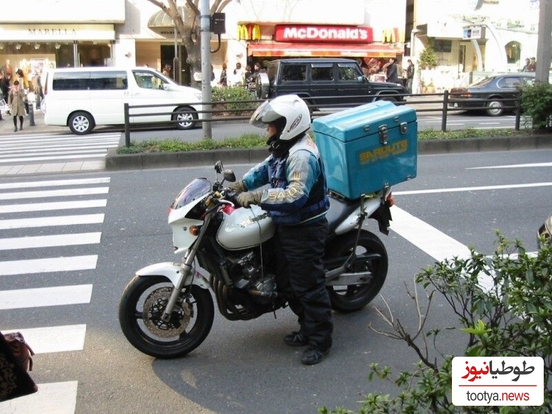 (ویدئو) بازدید میلیونی خوش شانسی یک پیک موتوری هنگام سقوط درخت/ خطر از بیخ گوشش گذشت یعنی همین😳