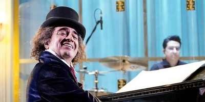 شما هم به عروسی رامبد جوان دعوتید! سامان احتشامی بازیگر سریال پایتخت با آهنگ «بادا بادا مبارک بادا» همه را مات و مبهوت کرد+فیلم