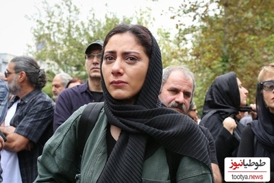 یادی کنیم از لحظات احساسی شدن و بغض آلود مونا فرجاد به یاد مادر آسمانی اش+ فیلم