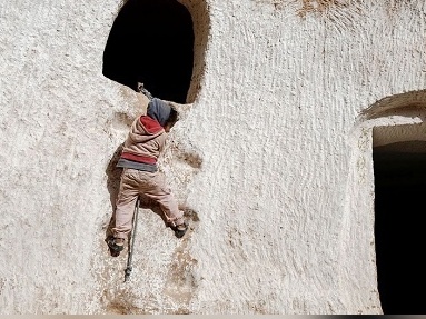 عجیب‌ترین روستای جهان با خانه‌های لانه مورچه‌ای/ جالب اینکه لوکیشن عجیبترین فیلم هالیوود هم بوده+عکس