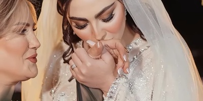 مریم مومن عروس اردبیلی سینمای ایران از فداکاری های مادرش گفت: مادرم طلاهاشو فروخت که من کمبودی احساس نکنم/ ببین چجوری مادرشو سربلند کرده+فیلم